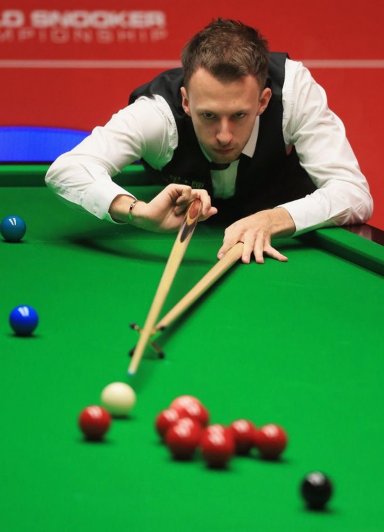 育舞台上 育舞台上